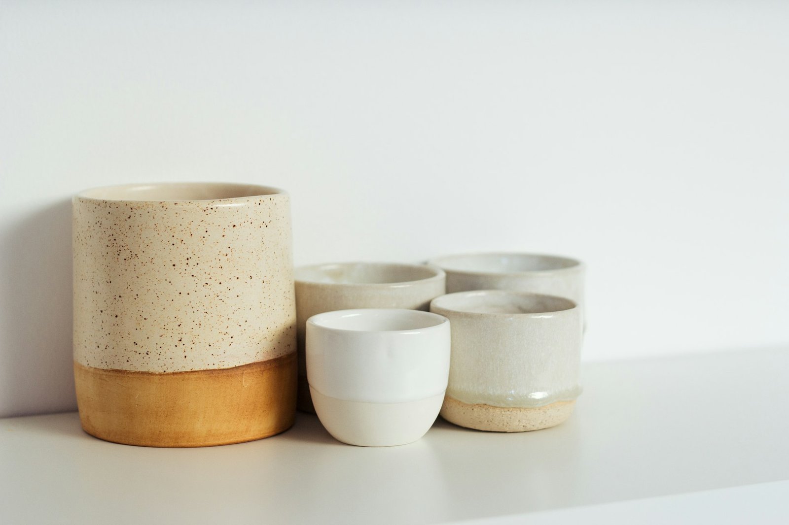Brown and white bowls